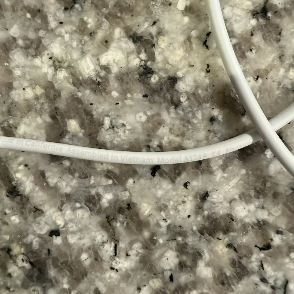 Apple‎ EarPods with Lightning Connector In Ear Canal Headset - White OEM Tested